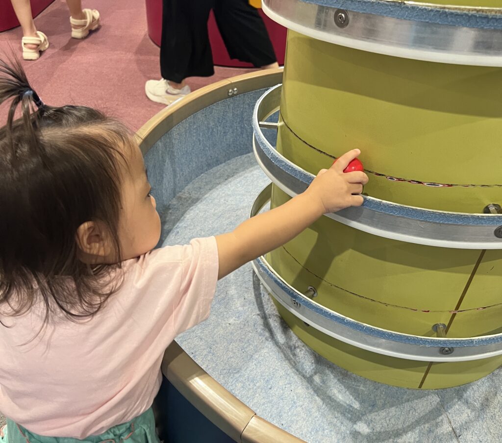 【保存版】子連れで楽しめる室内遊び場まとめ｜雨の日も安心！大阪のおすすめスポット