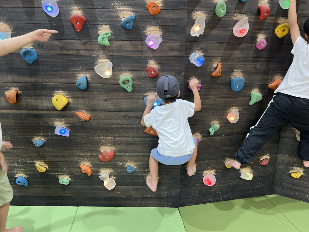 【保存版】子連れで楽しめる室内遊び場まとめ｜雨の日も安心！大阪のおすすめスポット