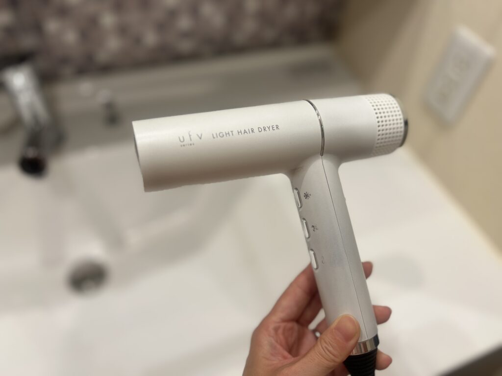 【レビュー】ufvライトヘアードライヤーを実際に使ってみた！軽さ・速乾・仕上がりを本音で解説