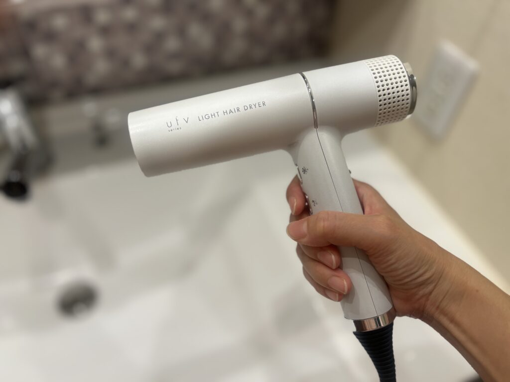 【レビュー】ufvライトヘアードライヤーを実際に使ってみた！軽さ・速乾・仕上がりを本音で解説