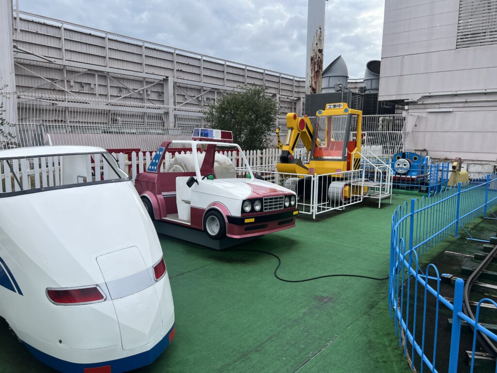 【松坂屋高槻屋上遊園スカイランド】2歳＆4歳と行ってみた正直レビュー｜穴場・コスパ最高の遊園地