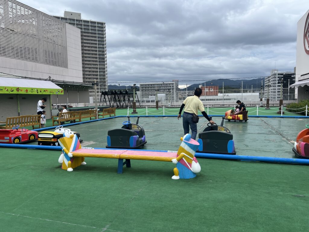 【松坂屋高槻屋上遊園スカイランド】2歳＆4歳と行ってみた正直レビュー｜穴場・コスパ最高の遊園地