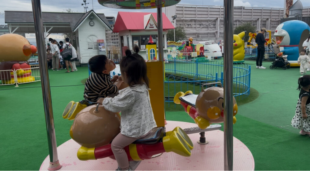 【松坂屋高槻屋上遊園スカイランド】2歳＆4歳と行ってみた正直レビュー｜穴場・コスパ最高の遊園地