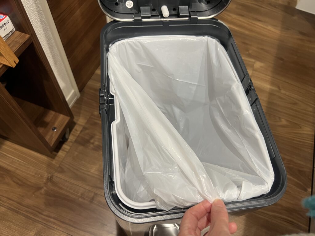 【買ってよかった？】ステンレスのペダル式ゴミ箱レビュー｜子育て家庭・キッチンでの使い勝手を正直レポ