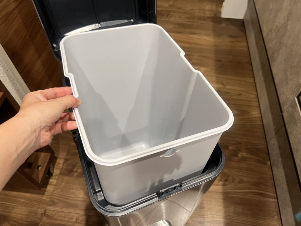 【買ってよかった？】ステンレスのペダル式ゴミ箱レビュー｜子育て家庭・キッチンでの使い勝手を正直レポ