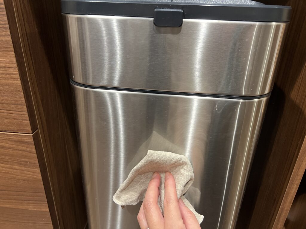 【買ってよかった？】ステンレスのペダル式ゴミ箱レビュー｜子育て家庭・キッチンでの使い勝手を正直レポ