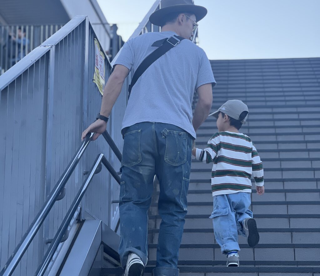 ベビーカーはいつ卒業する?4歳で卒業した息子と2歳娘の場合
