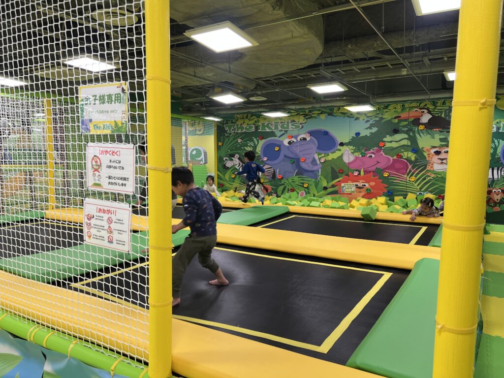 【ザキッズ神戸ROKKO i PARK店】2歳・5歳と遊んできた！料金や混雑、口コミレビュー