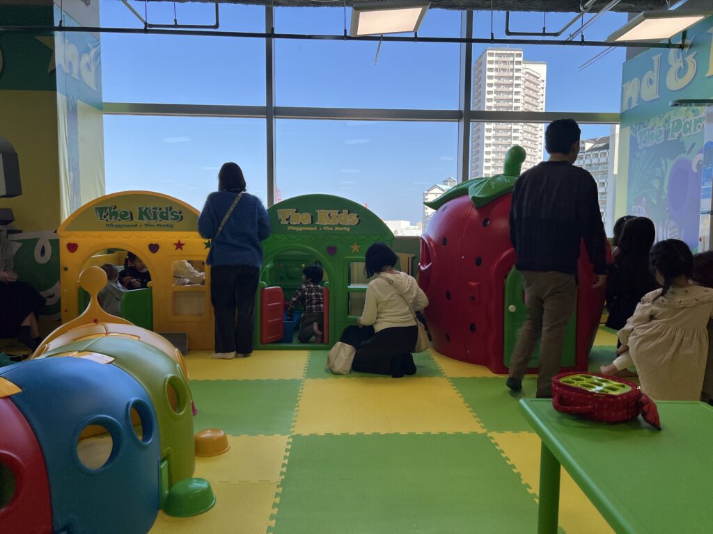 【ザキッズ神戸ROKKO i PARK店】2歳・5歳と遊んできた！料金や混雑、口コミレビュー