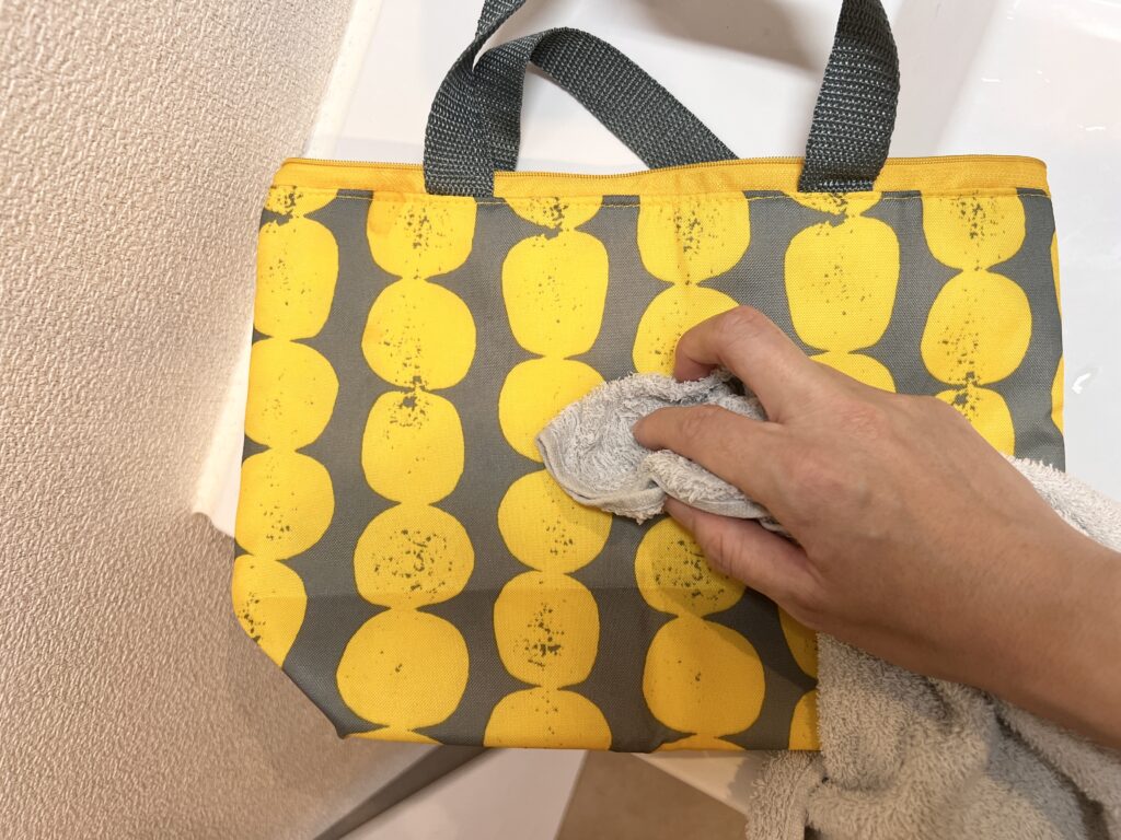 保冷バッグのお手入れ方法は?洗濯機NGでも簡単にきれいにする方法を紹介