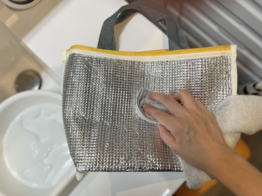 保冷バッグのお手入れ方法は?洗濯機NGでも簡単にきれいにする方法を紹介
