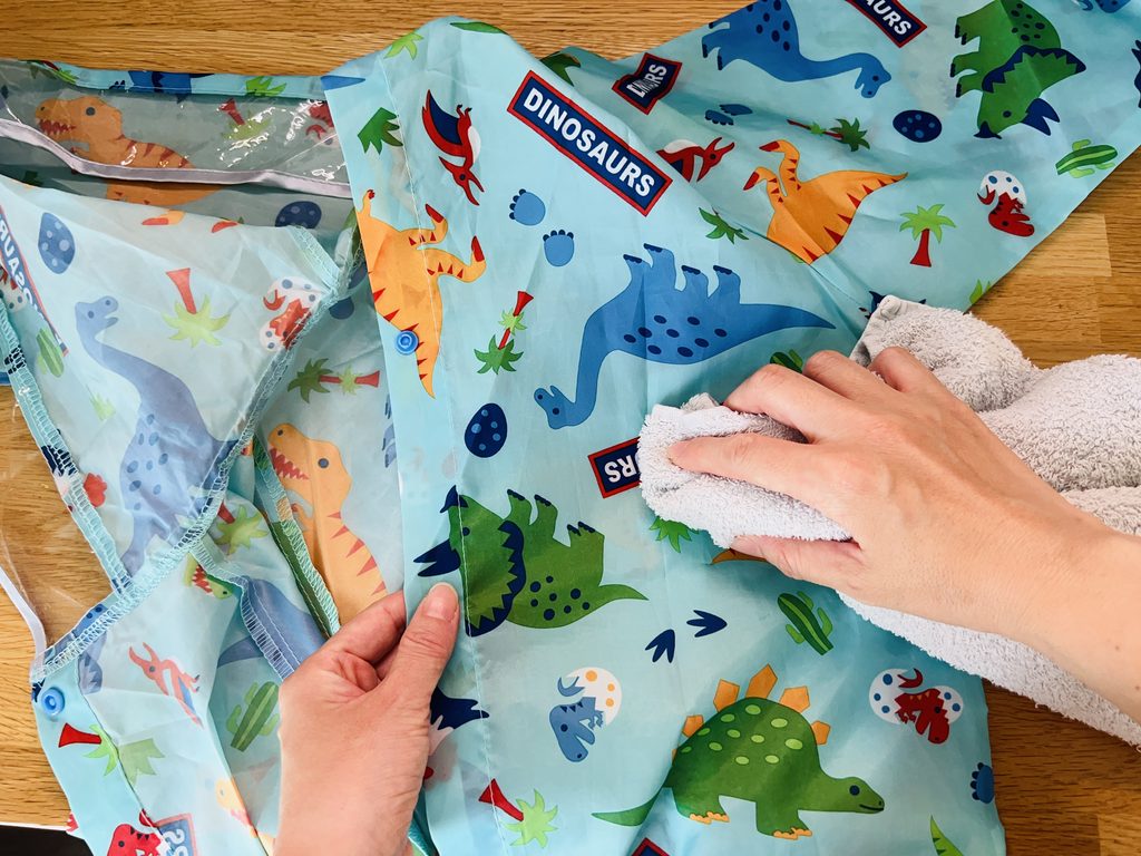 子供のレインコートは洗濯できる？洗濯NG・手洗いOKそれぞれのお手入れ方法を紹介
